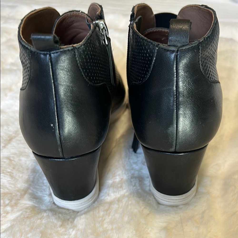 Linea Paolo Felicia Women’s Black 10M Wedges - Picture 6 of 10